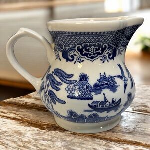 CHURCHILL ENGLAND BLUE & WHITE WILLOW CREAMER PITCHER